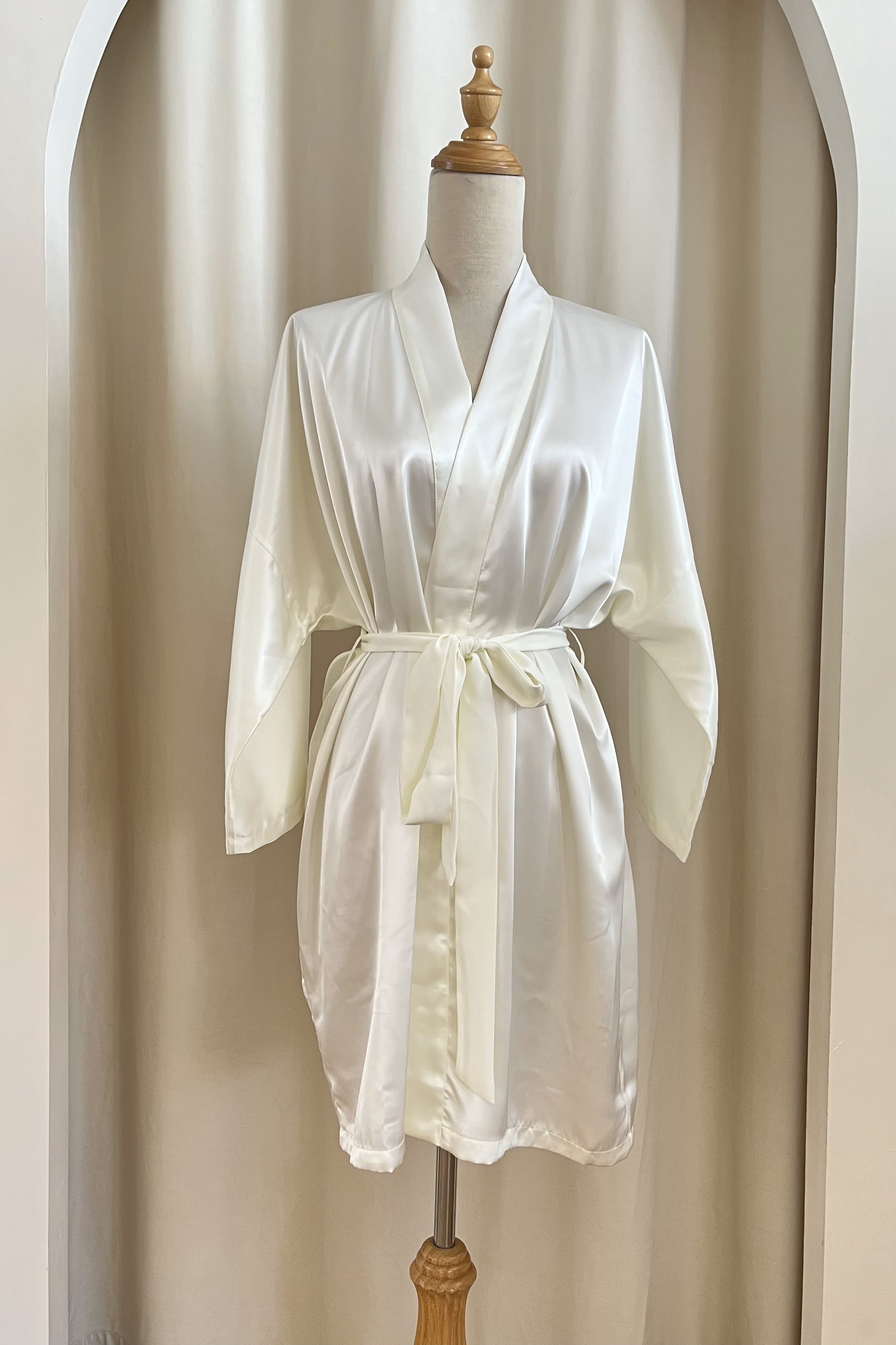 Classic Silk Robe (Ivory)