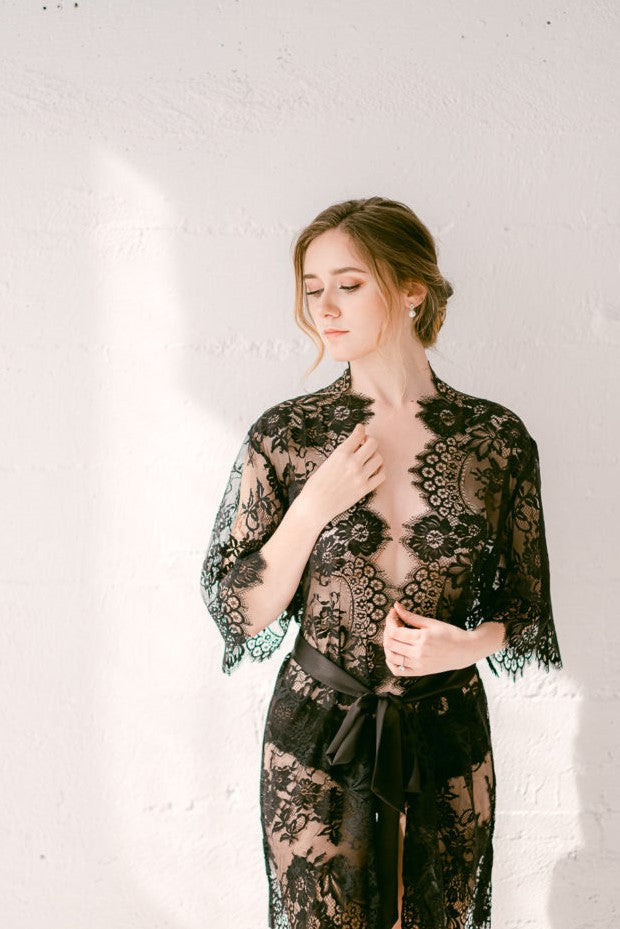 Femme en Noir Lace Robe - Bells & Birds