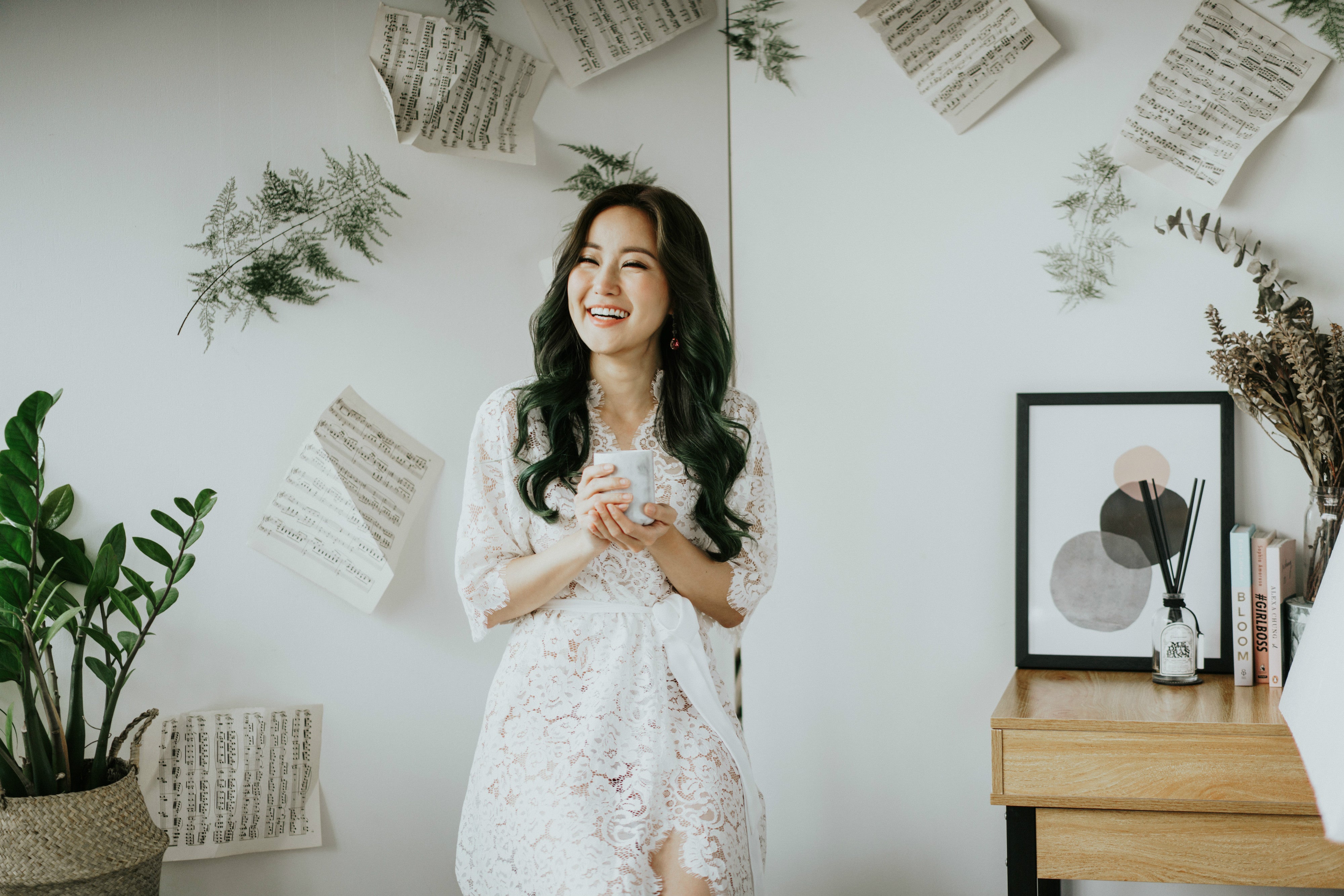 Fée en Blanc Lace Robe - Bells & Birds