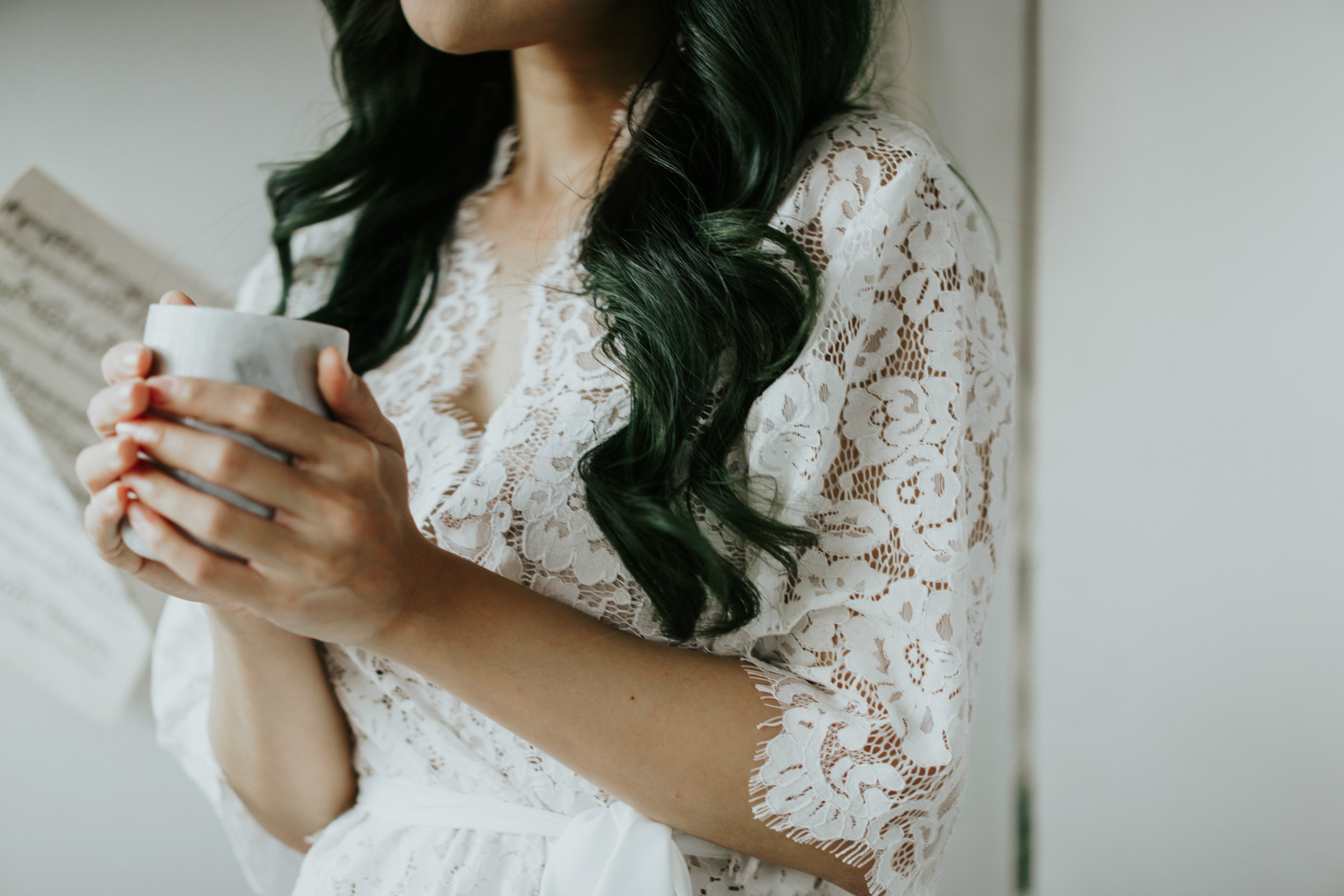 Fée en Blanc Lace Robe - Bells & Birds