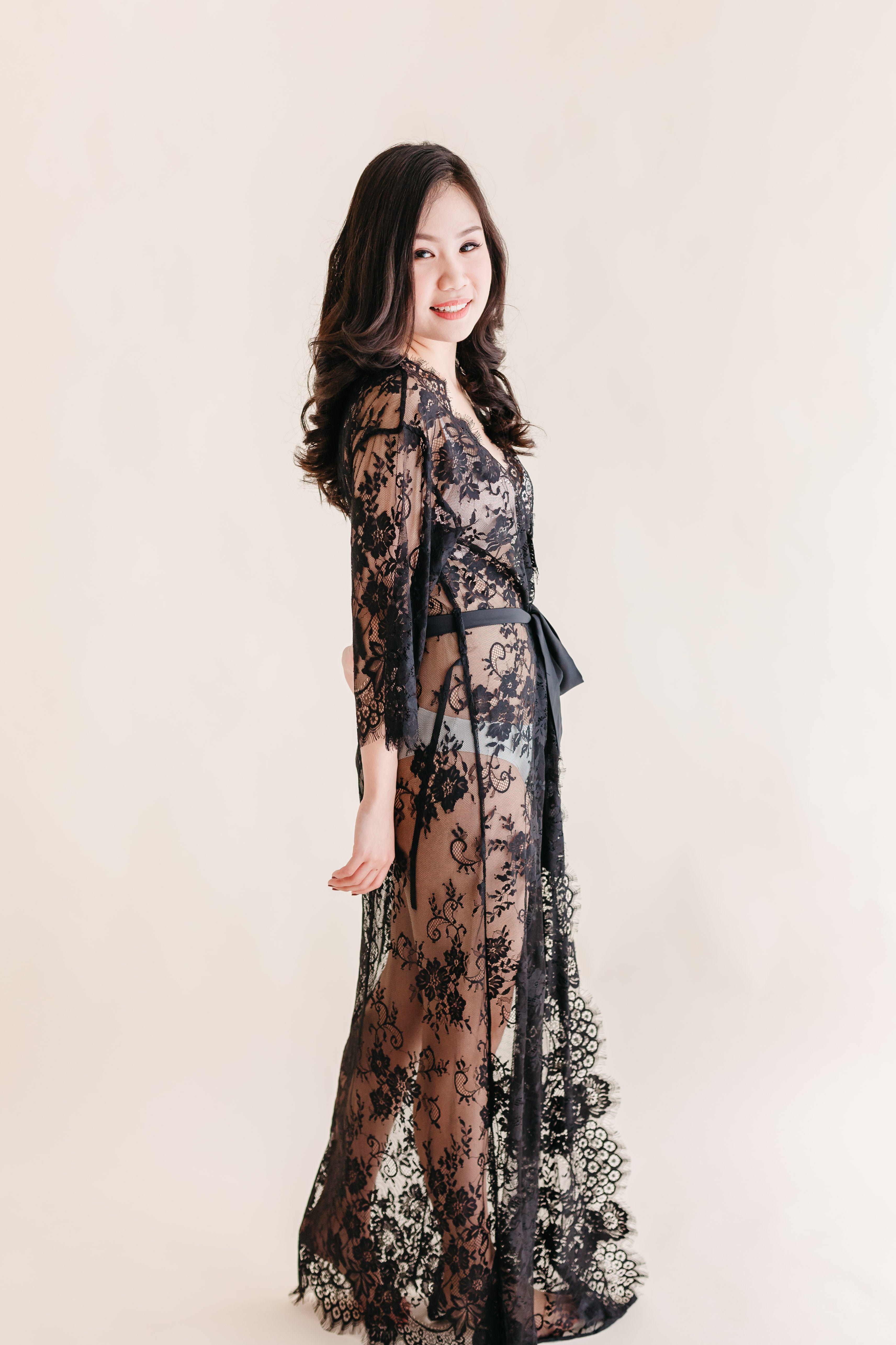 Femme en Noir Lace Maxi Robe - Bells & Birds