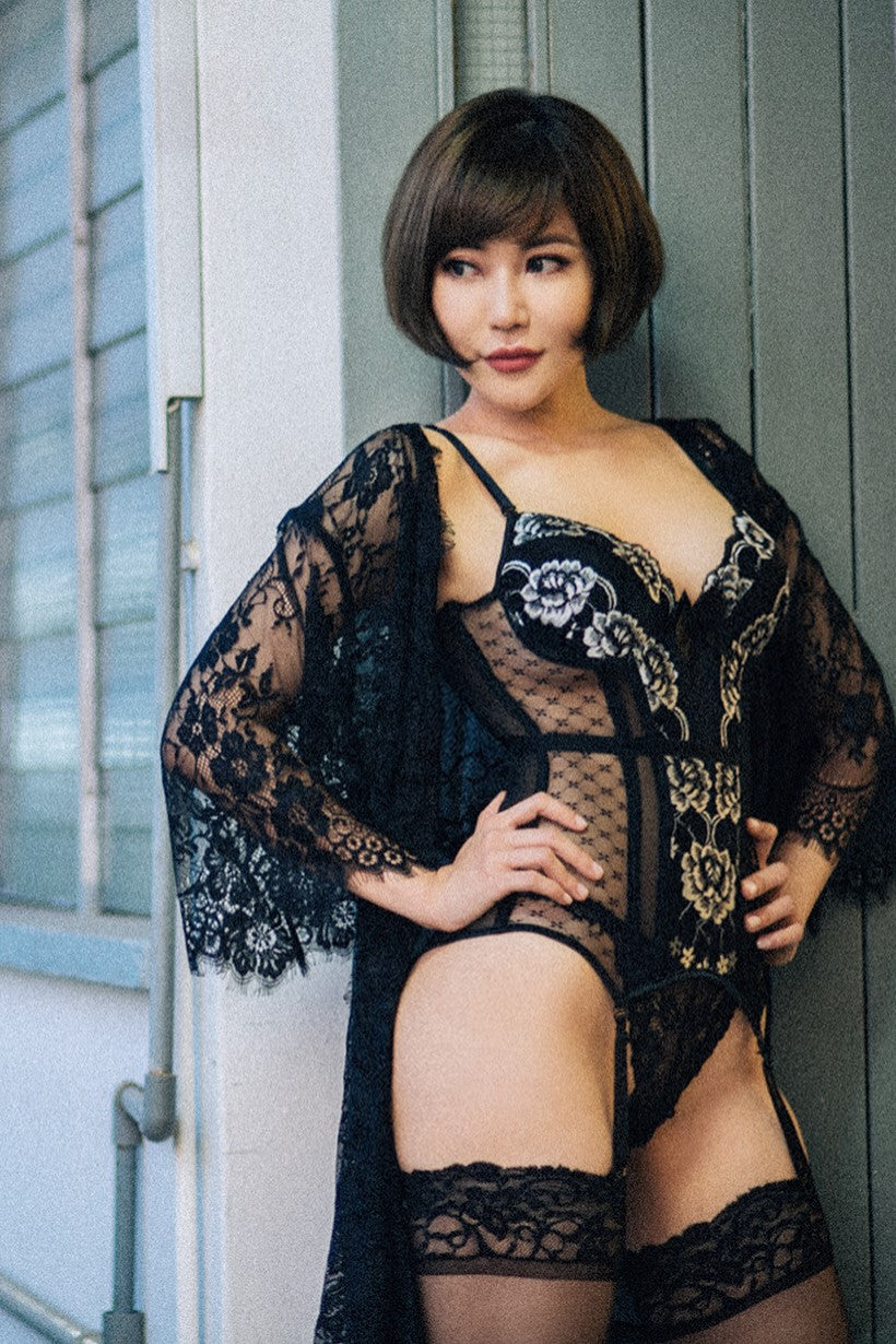 Femme en Noir Lace Robe - Bells & Birds