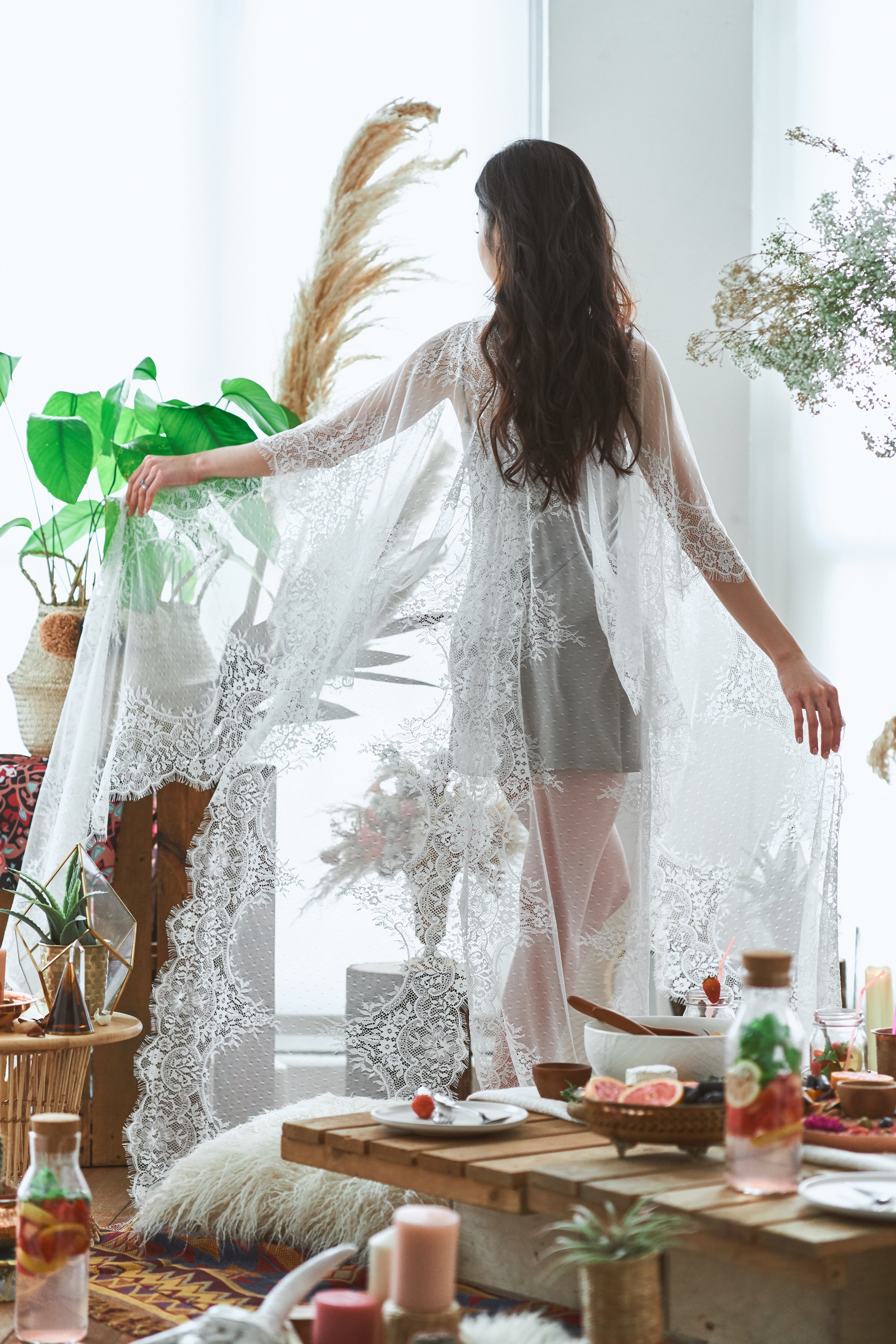 Mon Trésor Lace Kaftan (Blanc) - Bells & Birds