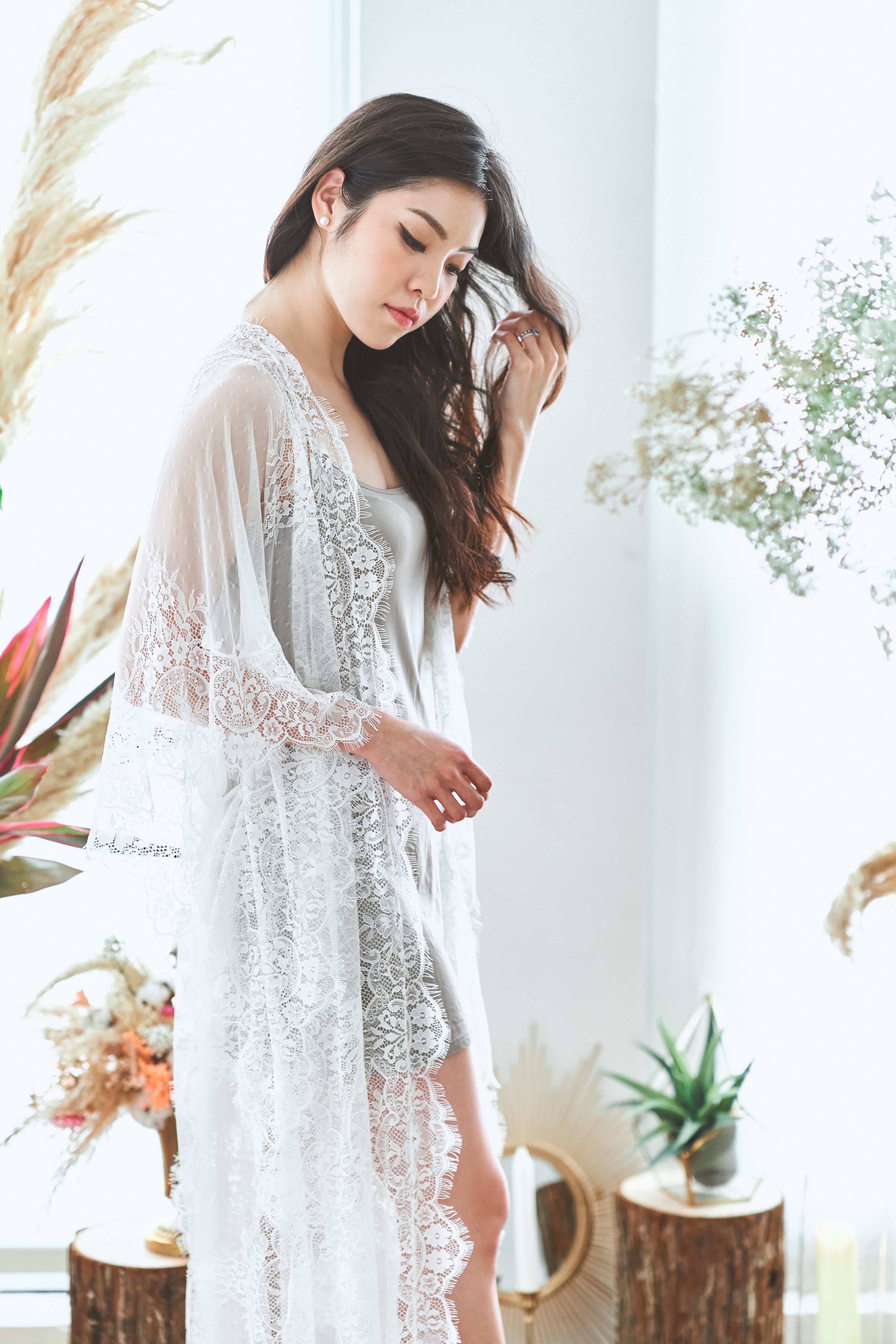Mon Trésor Lace Kaftan (Blanc) - Bells & Birds