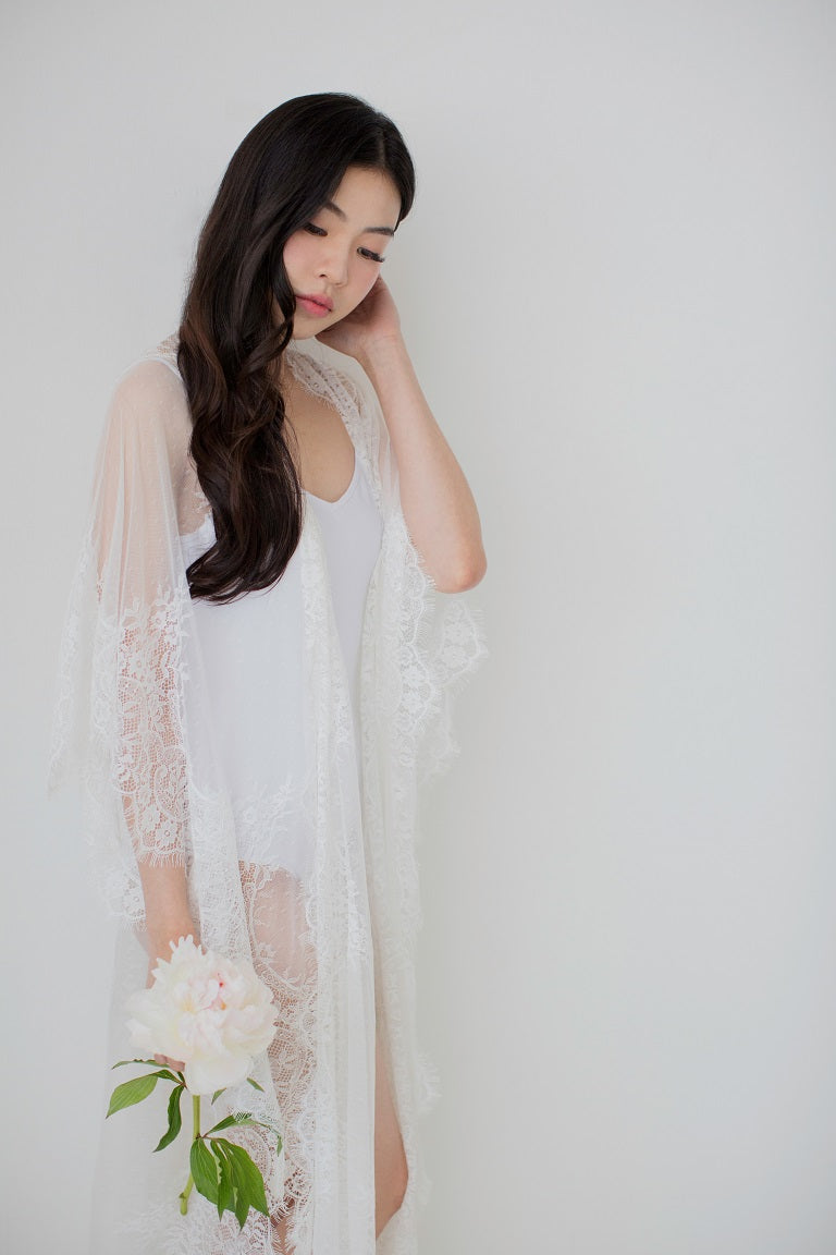 Mon Trésor Lace Kaftan (Blanc) - Bells & Birds