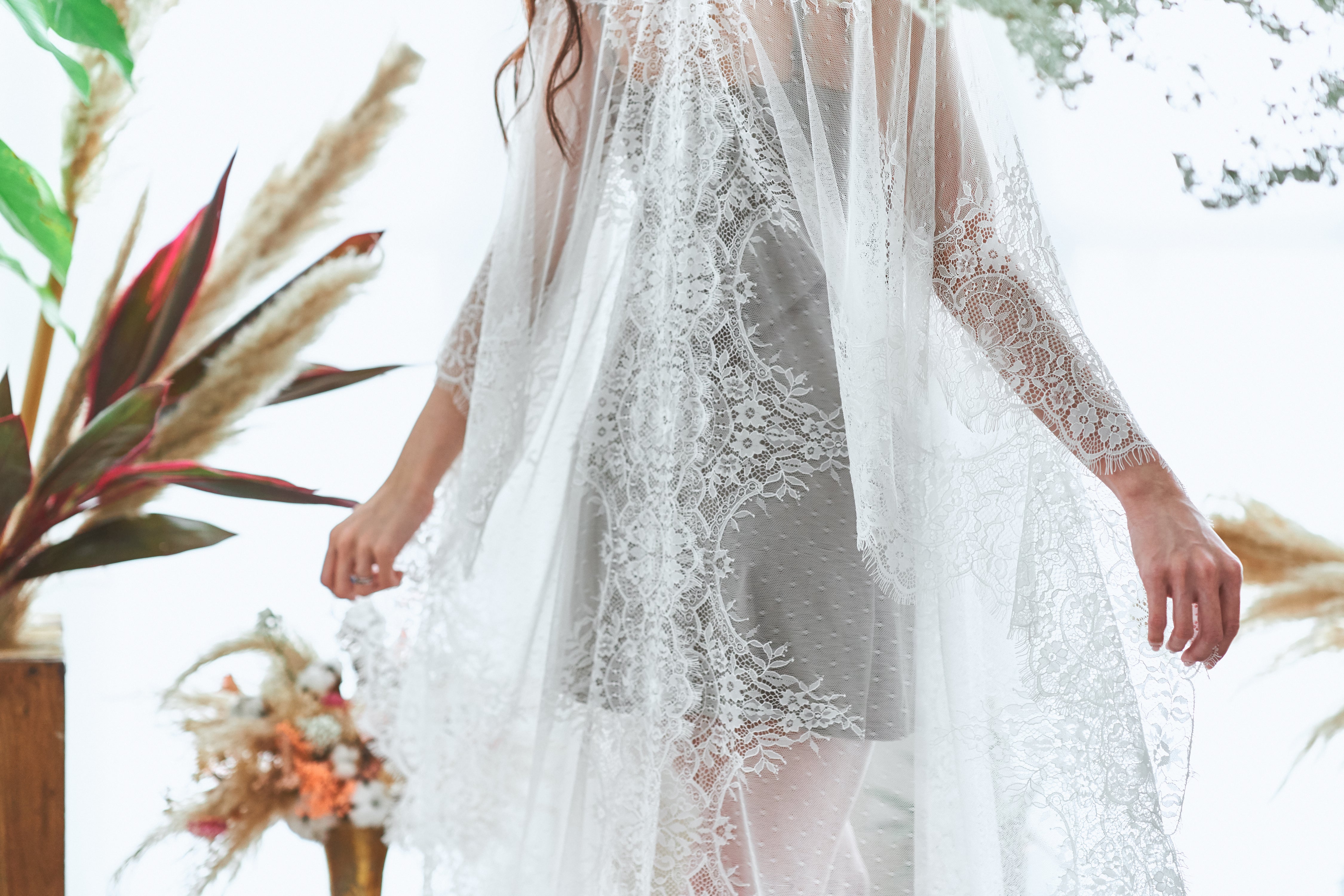 Mon Trésor Lace Kaftan (Blanc) - Bells & Birds