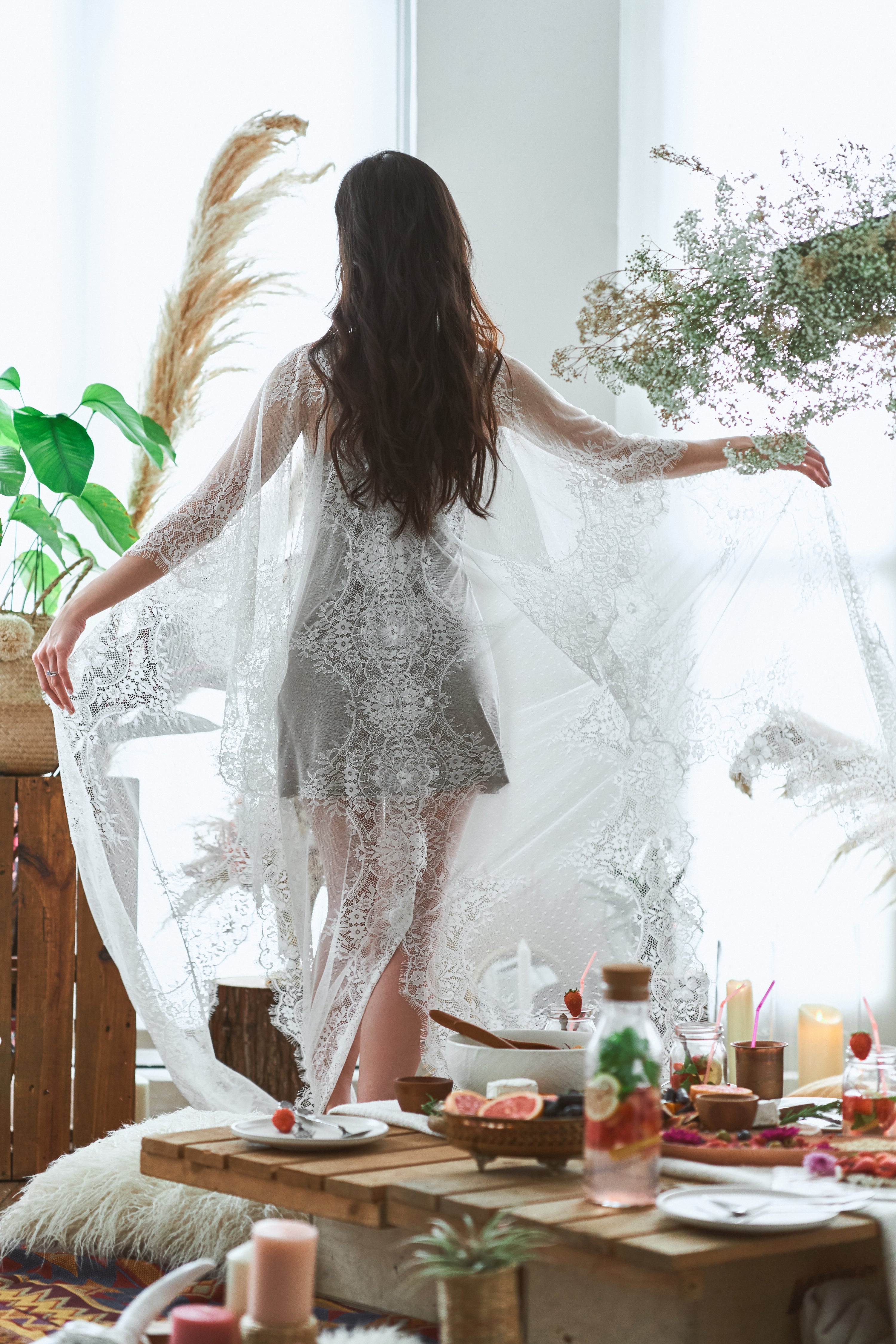 Mon Trésor Lace Kaftan (Blanc) - Bells & Birds