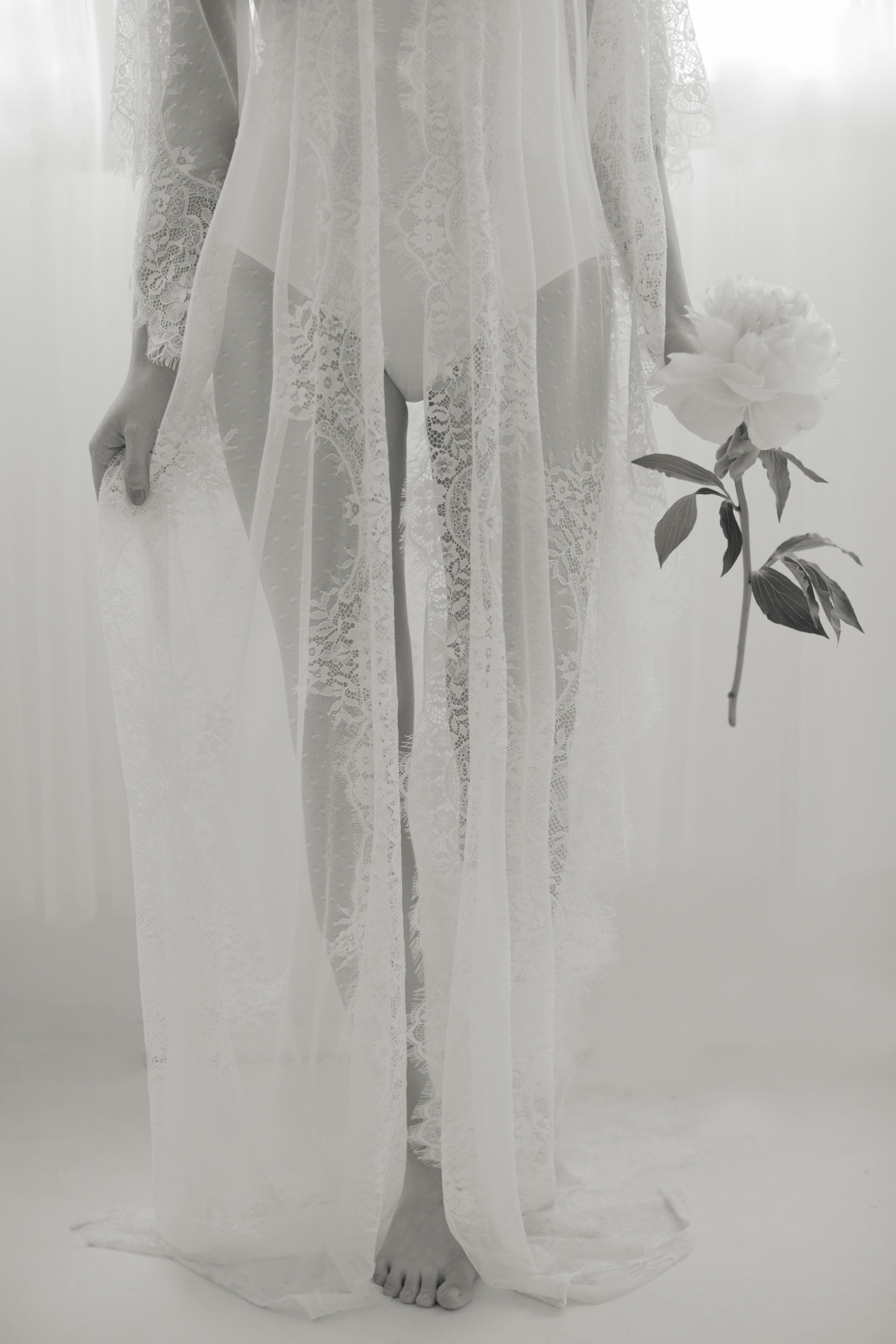 Mon Trésor Lace Kaftan (Blanc) - Bells & Birds