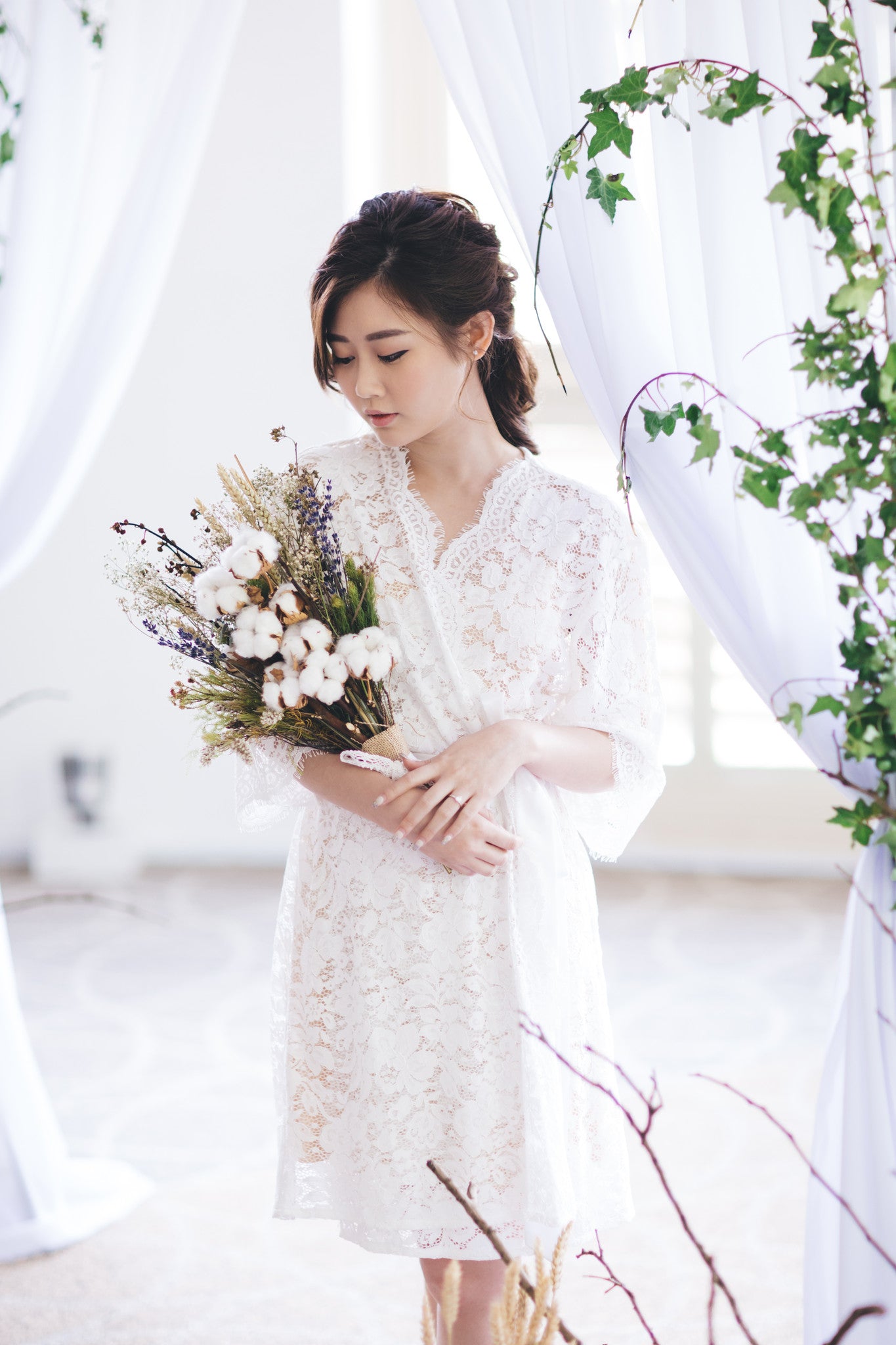 Fée en Blanc Lace Robe - Bells & Birds