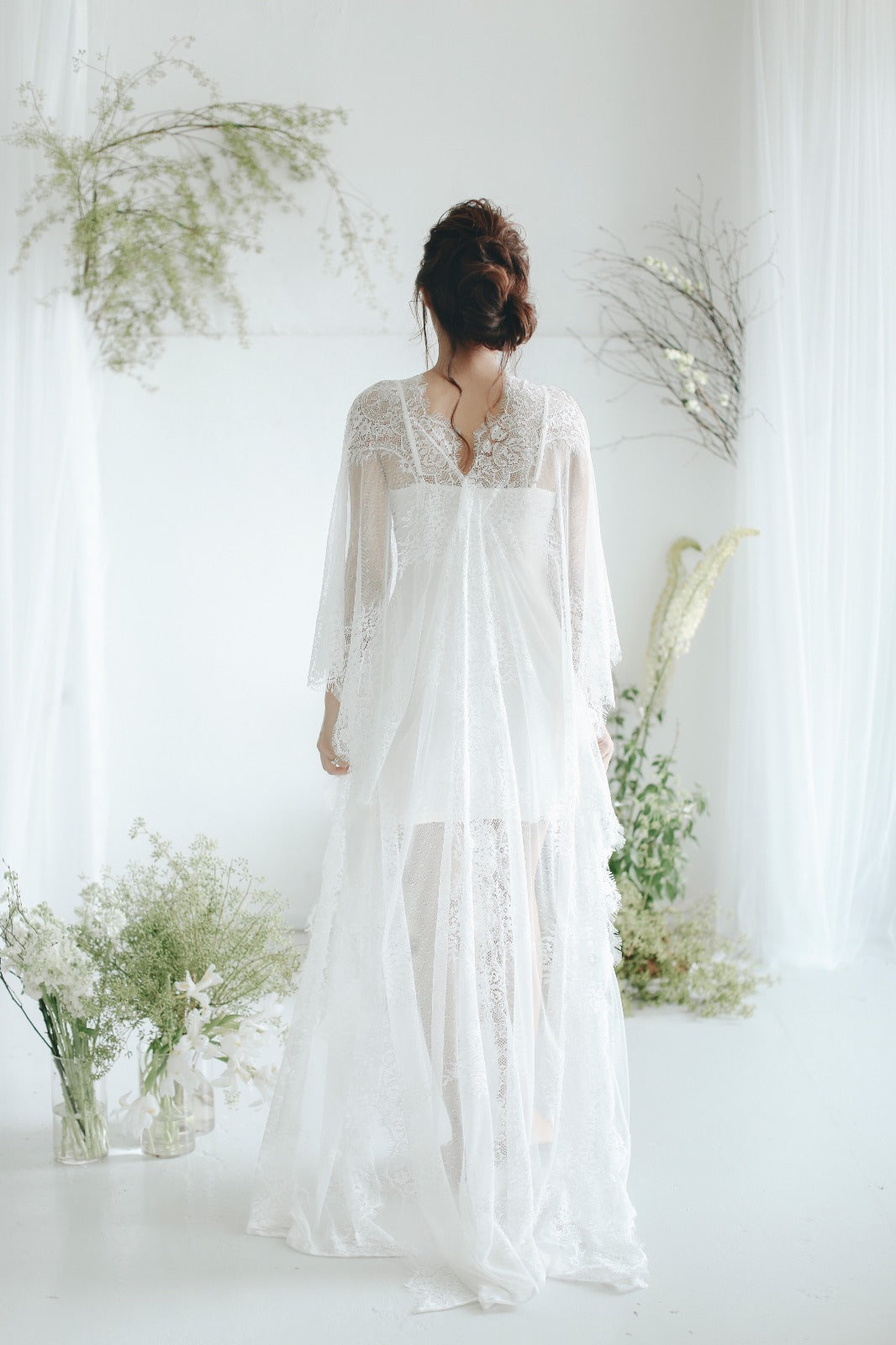 Mon Trésor Lace Kaftan (Blanc) - Bells & Birds