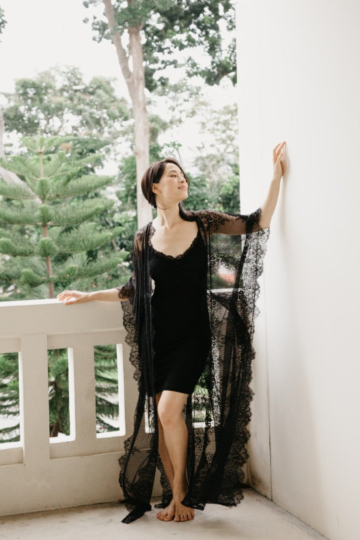 Mon Trésor Lace Kaftan (Noir) - Bells & Birds