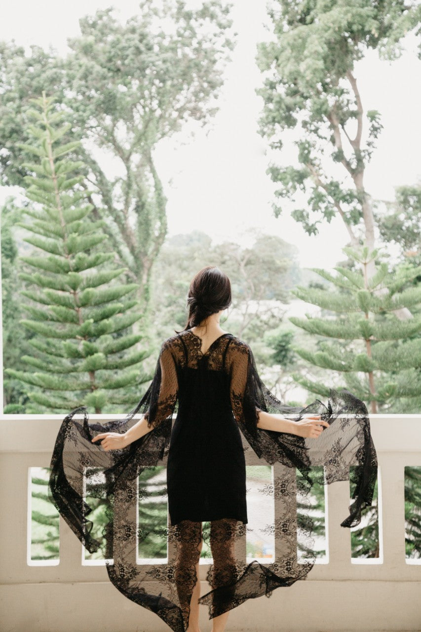Mon Trésor Lace Kaftan (Noir) - Bells & Birds