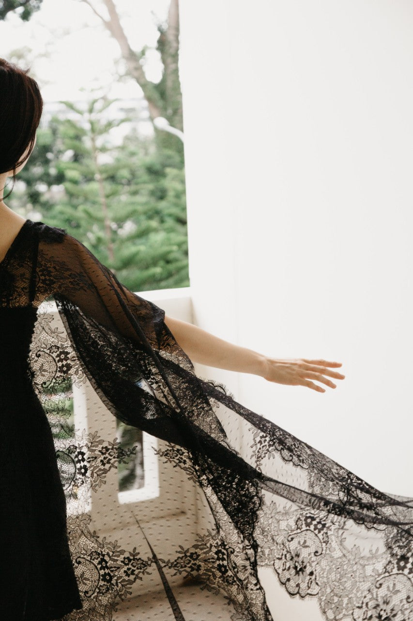 Mon Trésor Lace Kaftan (Noir) - Bells & Birds