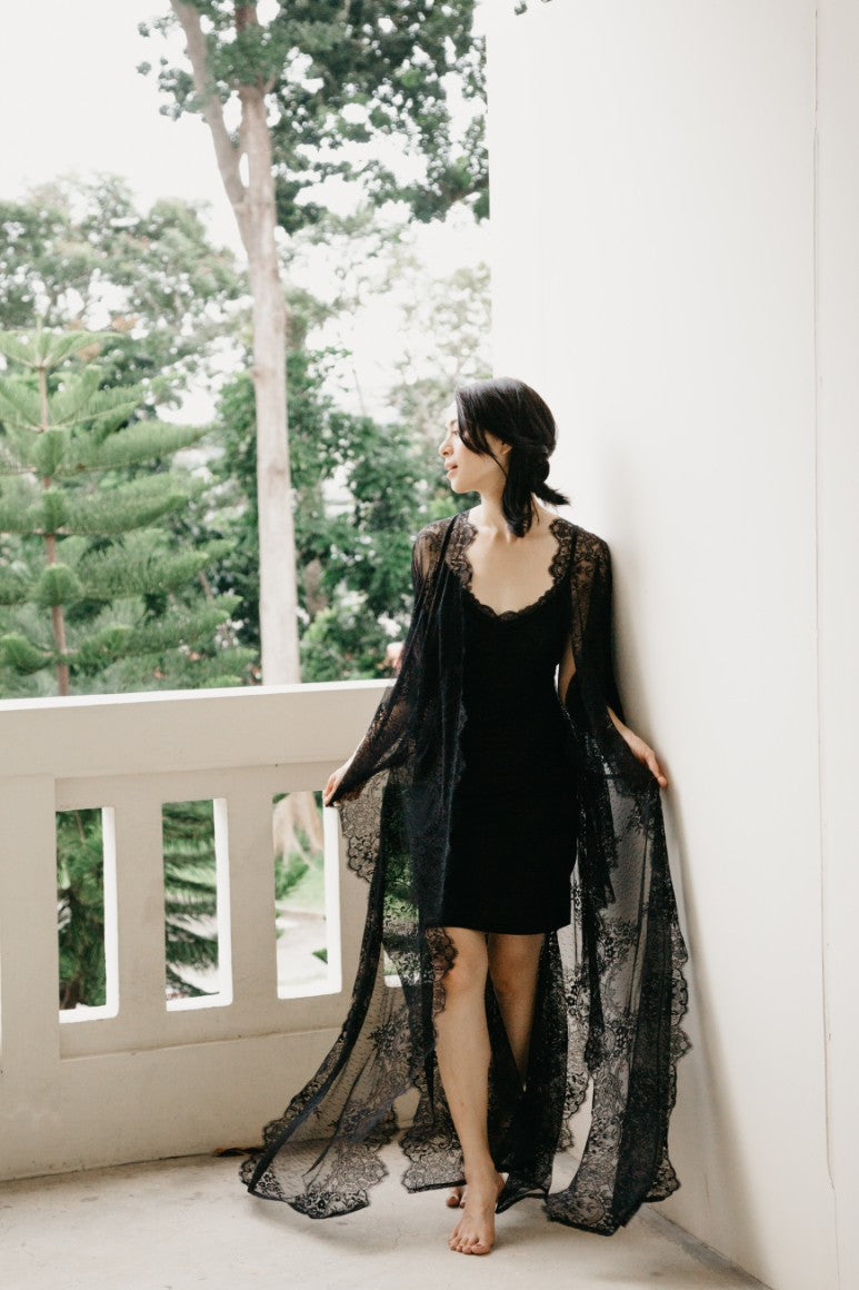 Mon Trésor Lace Kaftan (Noir) - Bells & Birds