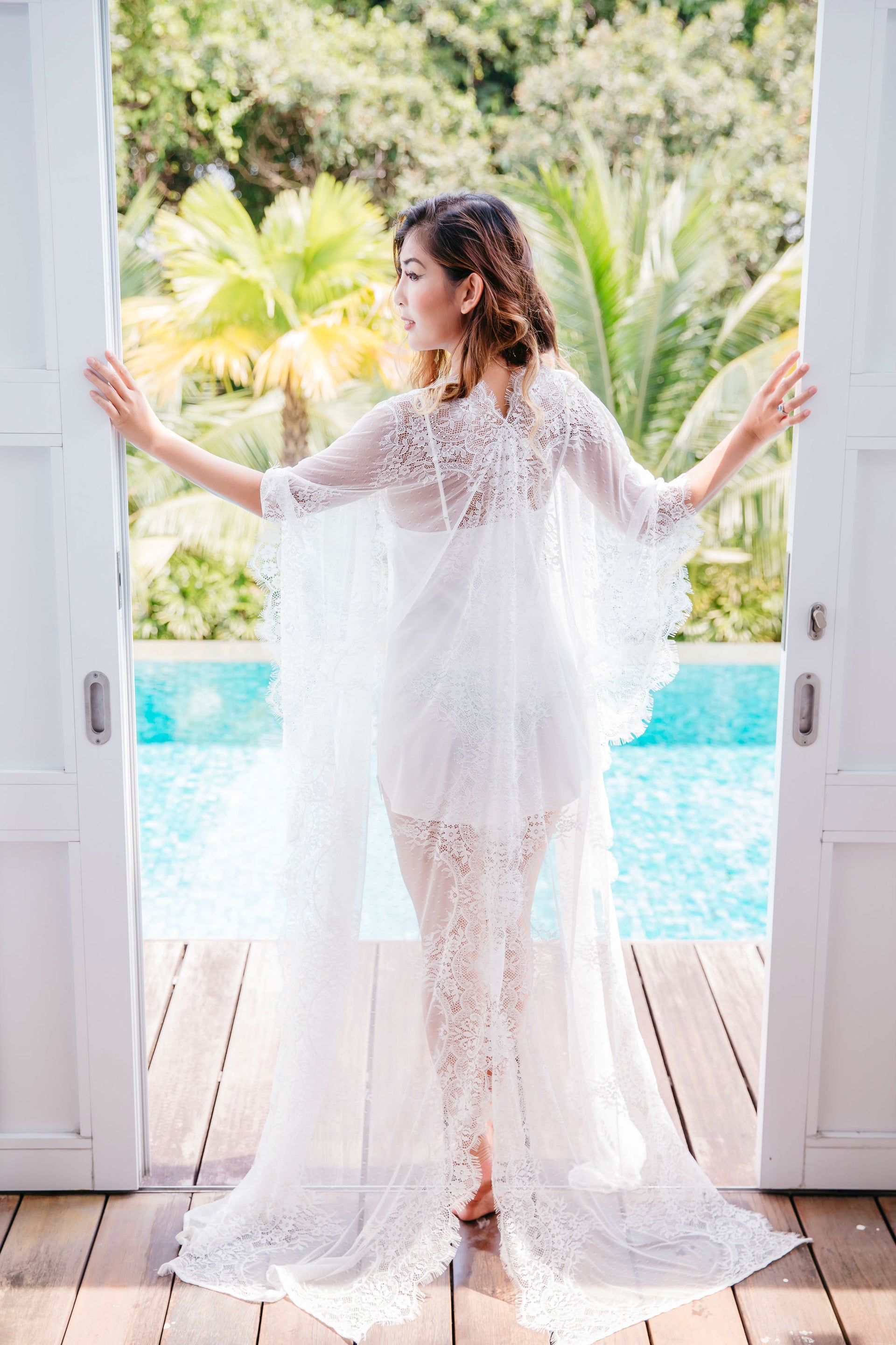 knee length dresses for ladies Mon Trésor Lace Kaftan (Blanc)